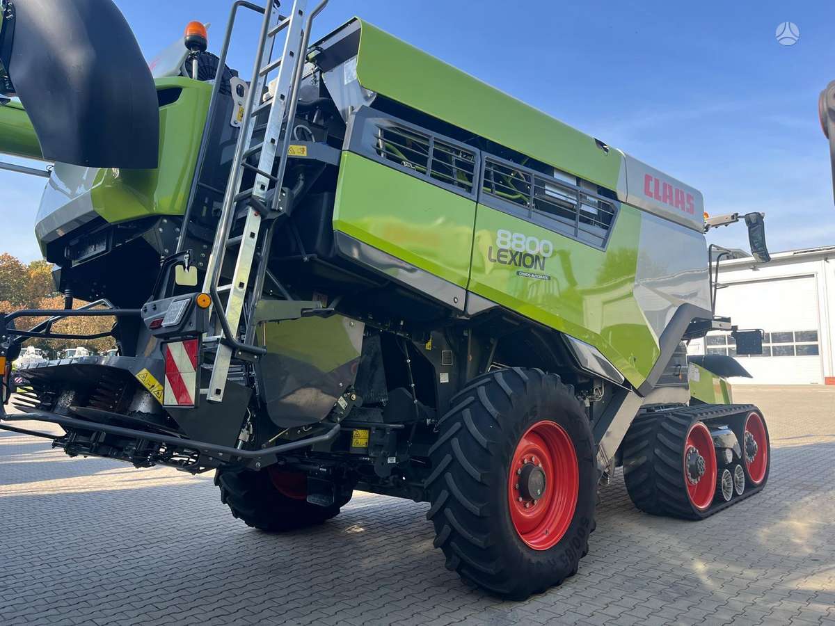 Claas Lexion 8800, combine harvesters