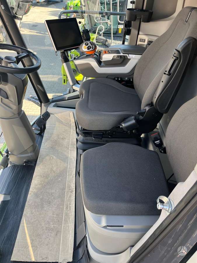 Claas Lexion 8800, kombainai