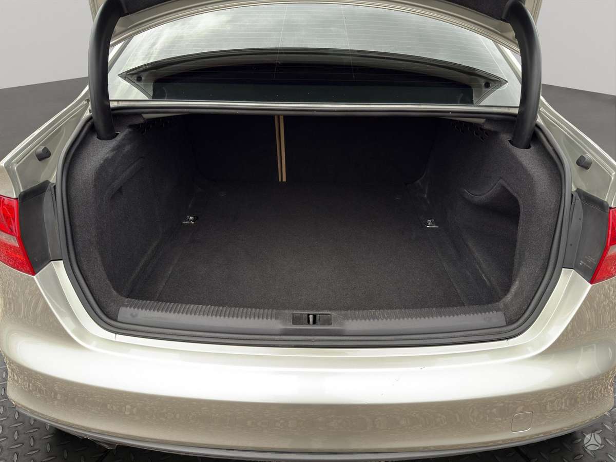 Audi A4, 2.0 l., saloon / sedan