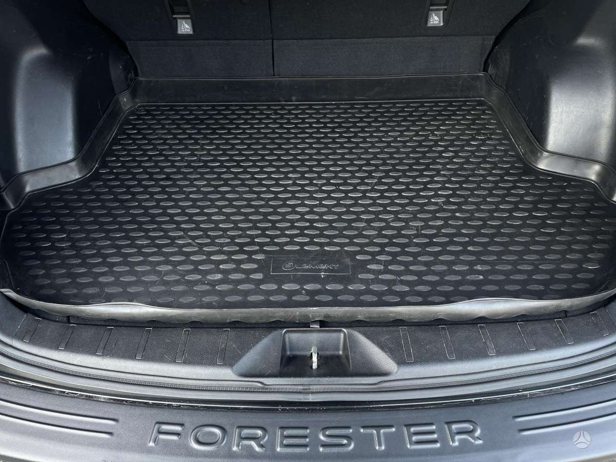 Subaru Forester, 2.0 l., off-road / crossover