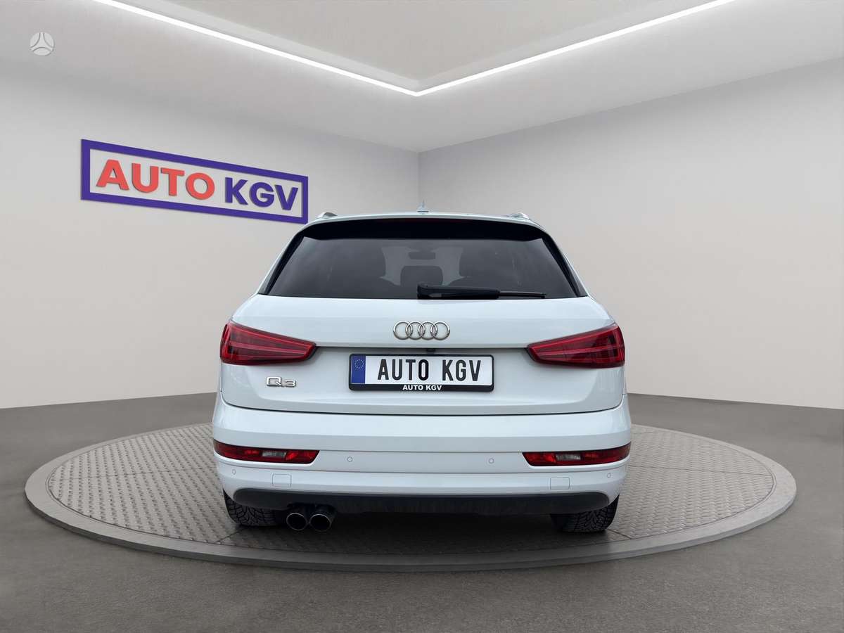 Audi Q3, 2.0 l., off-road / crossover
