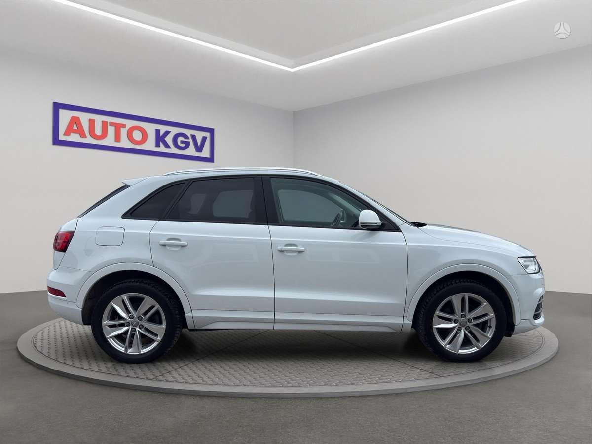 Audi Q3, 2.0 l., off-road / crossover