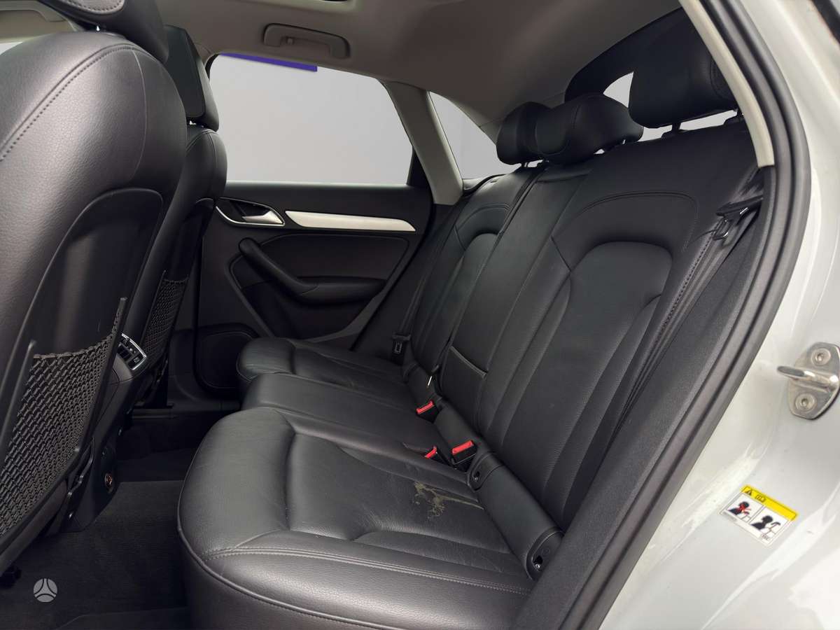 Audi Q3, 2.0 l., off-road / crossover