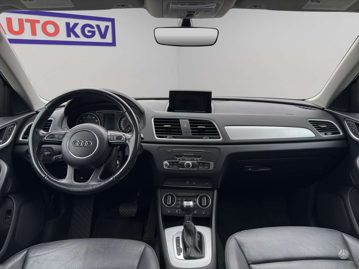 Audi Q3, 2.0 l., off-road / crossover