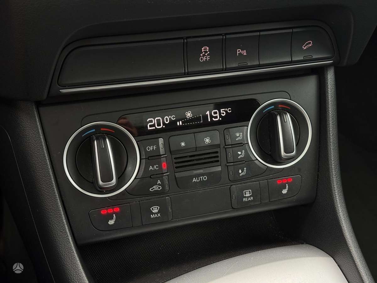 Audi Q3, 2.0 l., off-road / crossover
