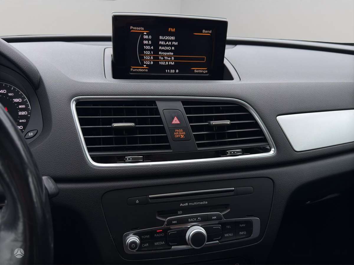 Audi Q3, 2.0 l., off-road / crossover