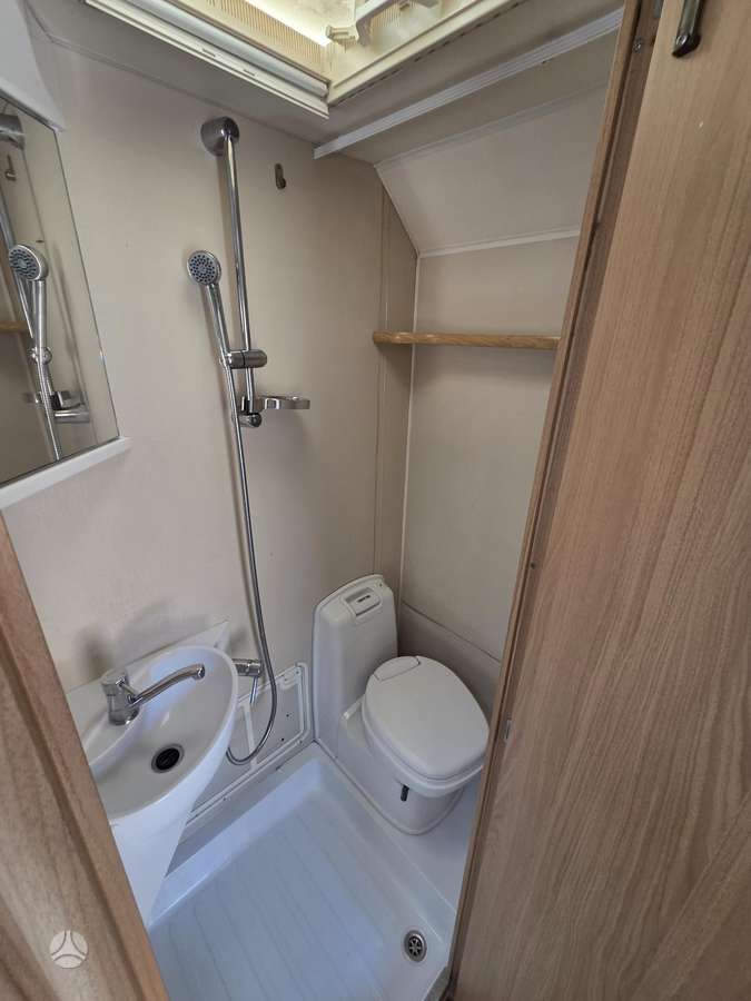 Compass Venture, caravans