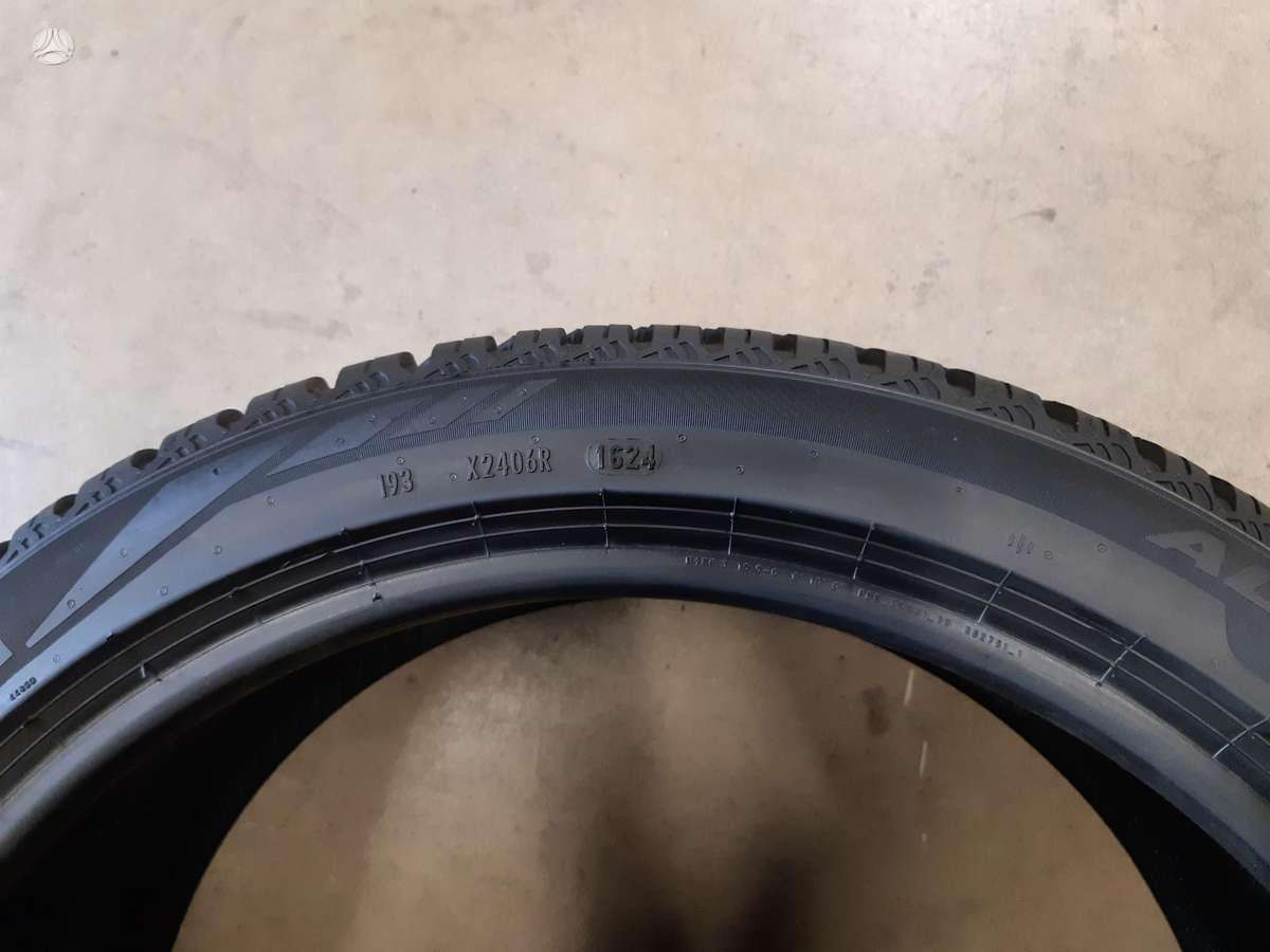 Pirelli 2024m 255.35 225.40 2+2, всесезонные 255/35 R19