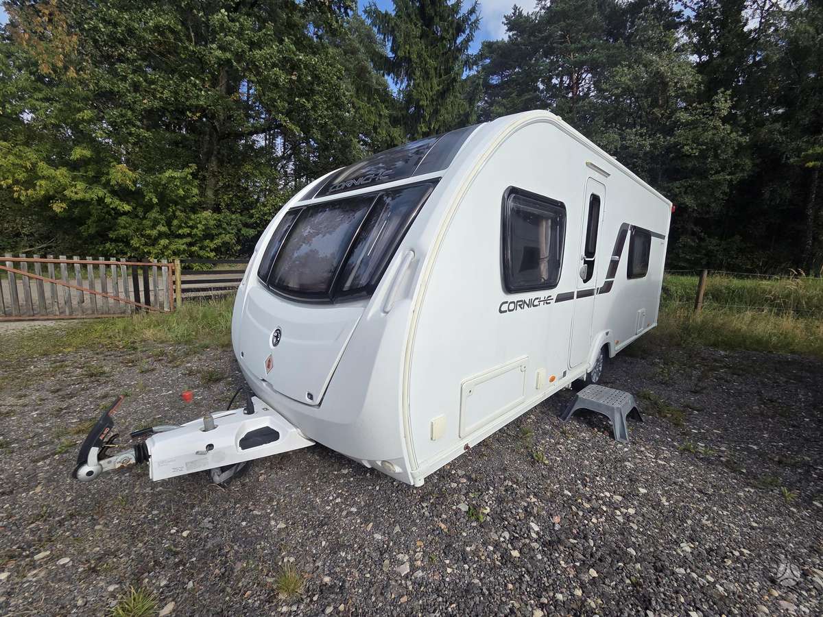 Swift Corniche, prikabinami nameliai