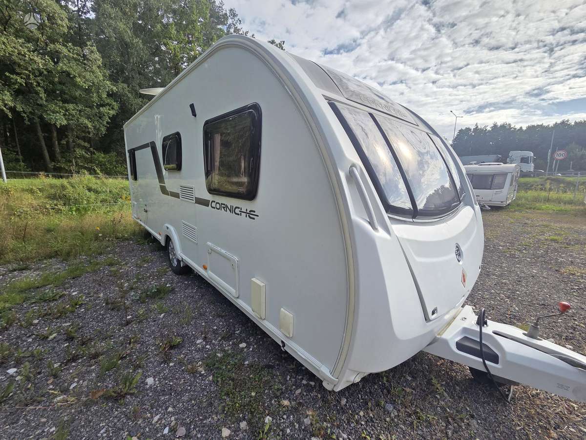 Swift Corniche, prikabinami nameliai