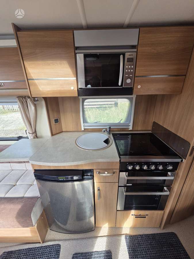 Swift Corniche, caravans