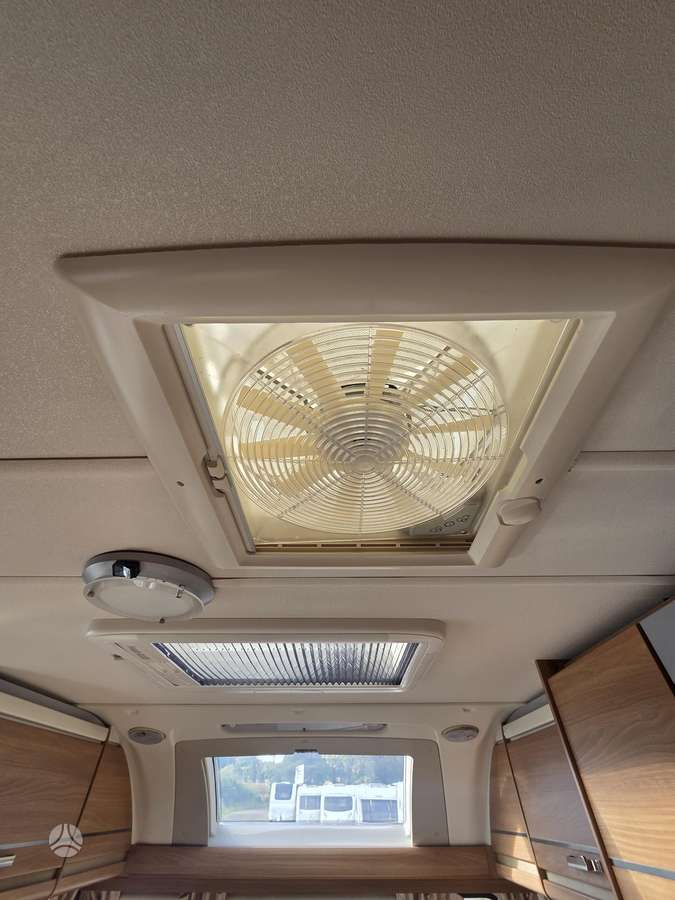 Swift Corniche, prikabinami nameliai