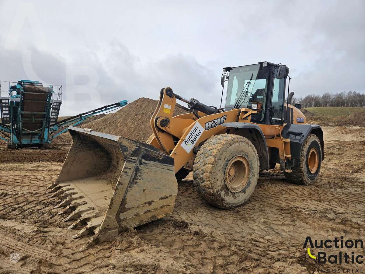 Case 821 F, frontal loader