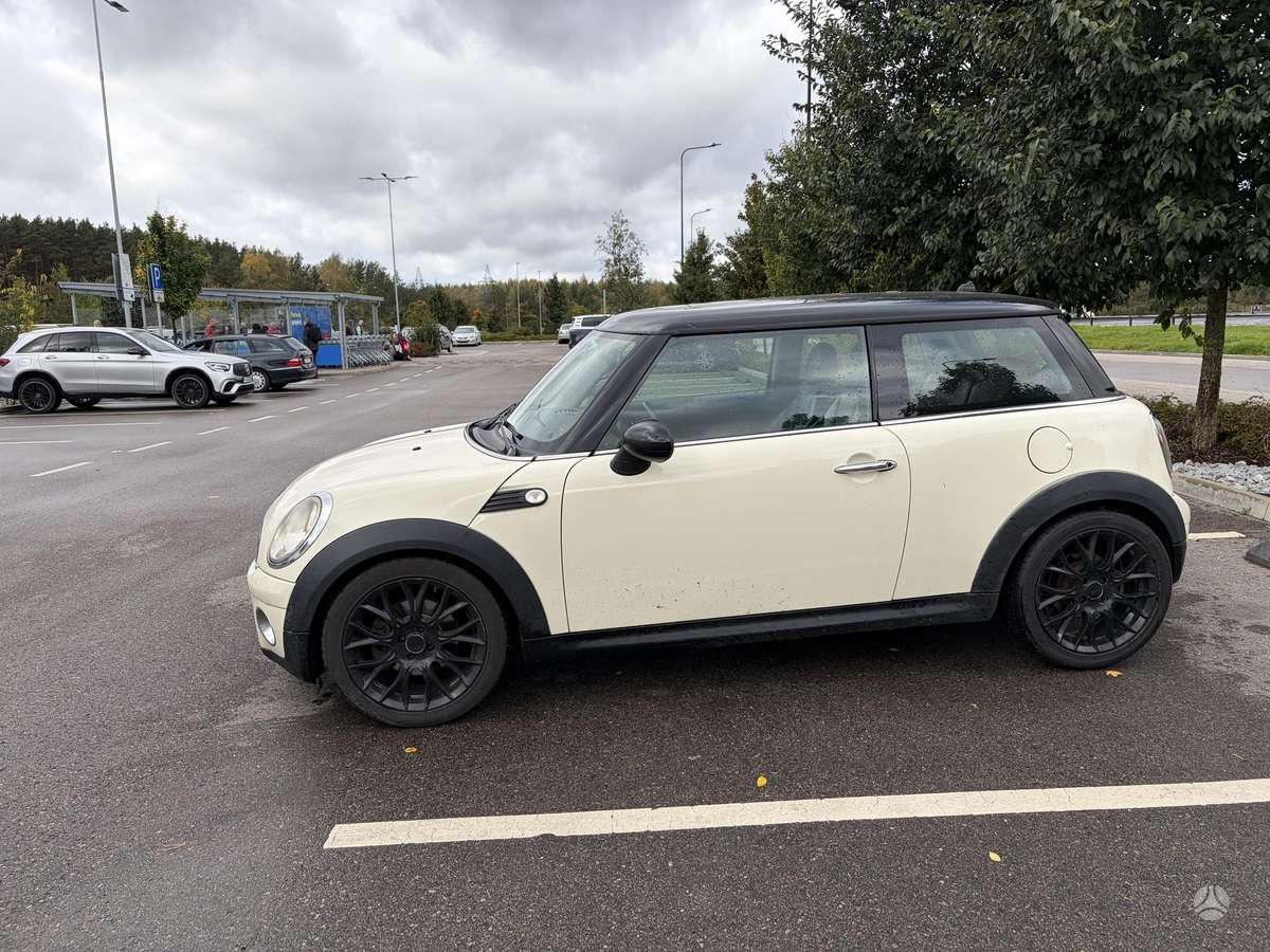 Mini Cooper, 1.6 l., hatchback