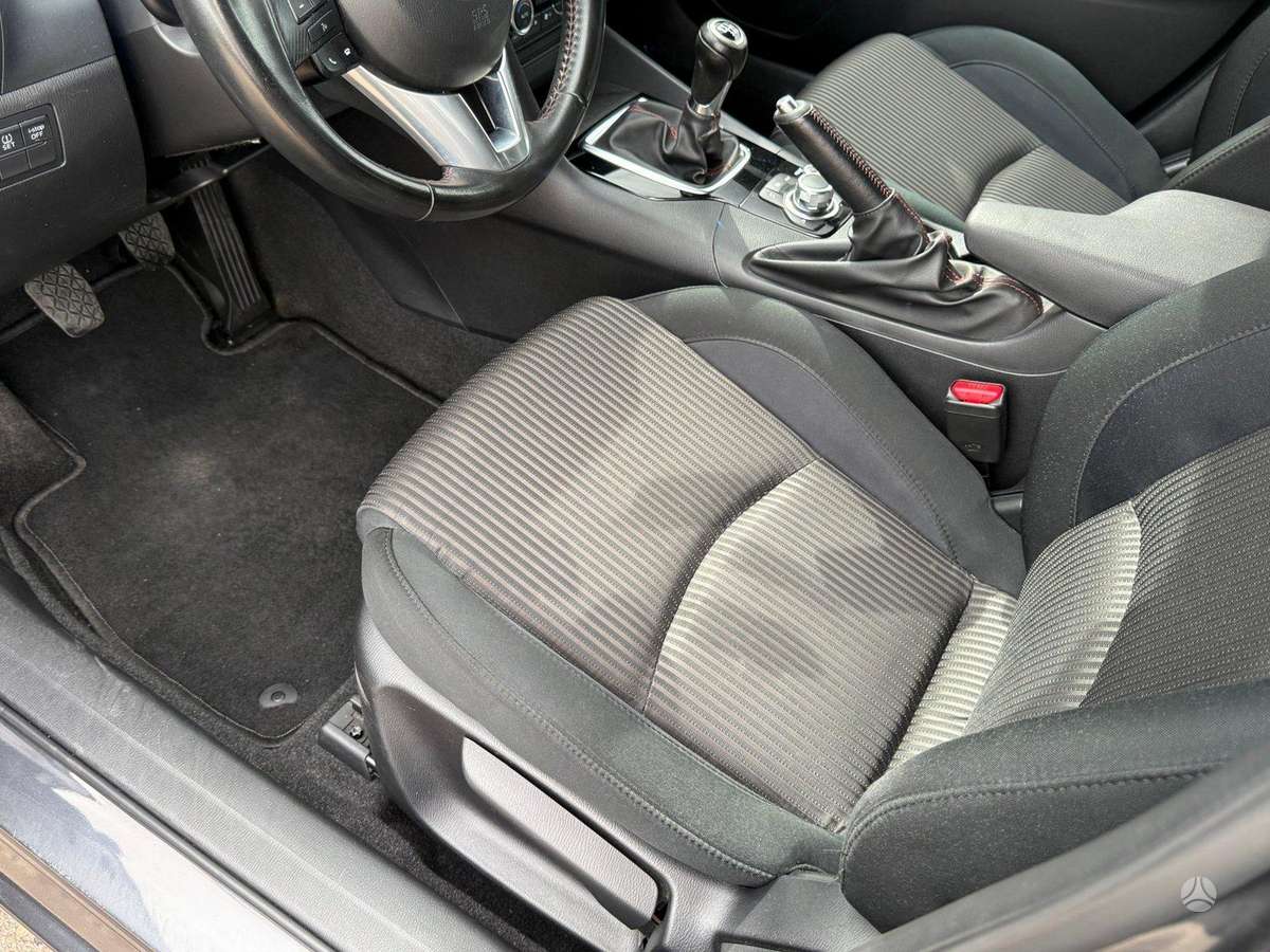 Mazda 3, 2.2 l., Хэтчбек