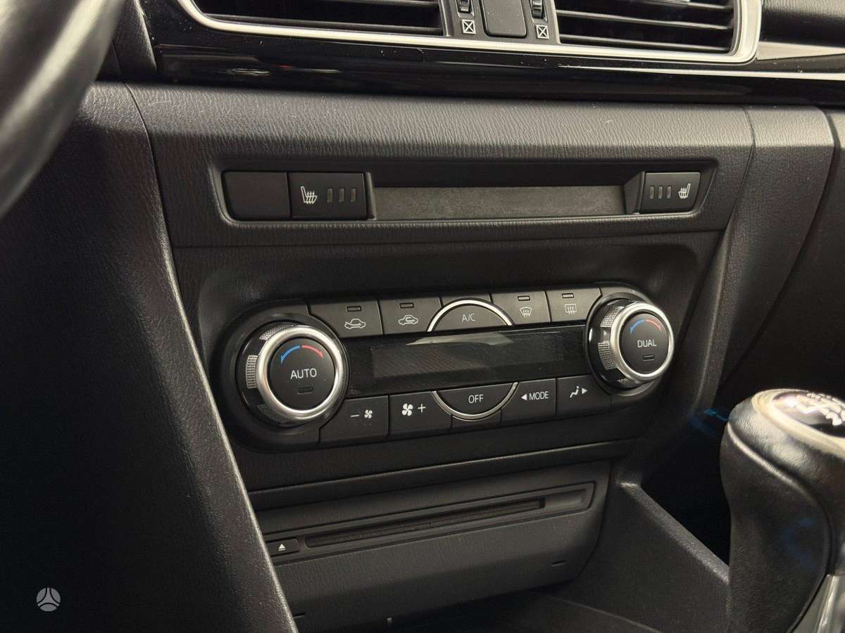 Mazda 3, 2.2 l., Хэтчбек