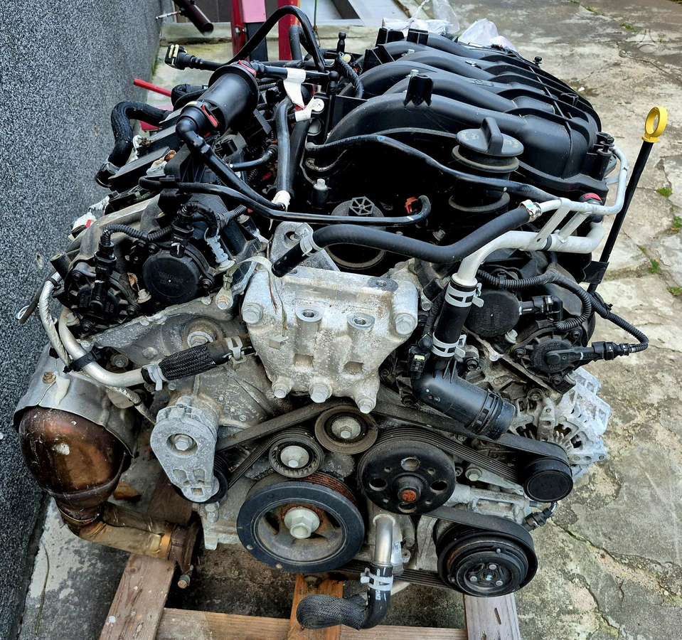 Chrysler Pacifica variklio detalės