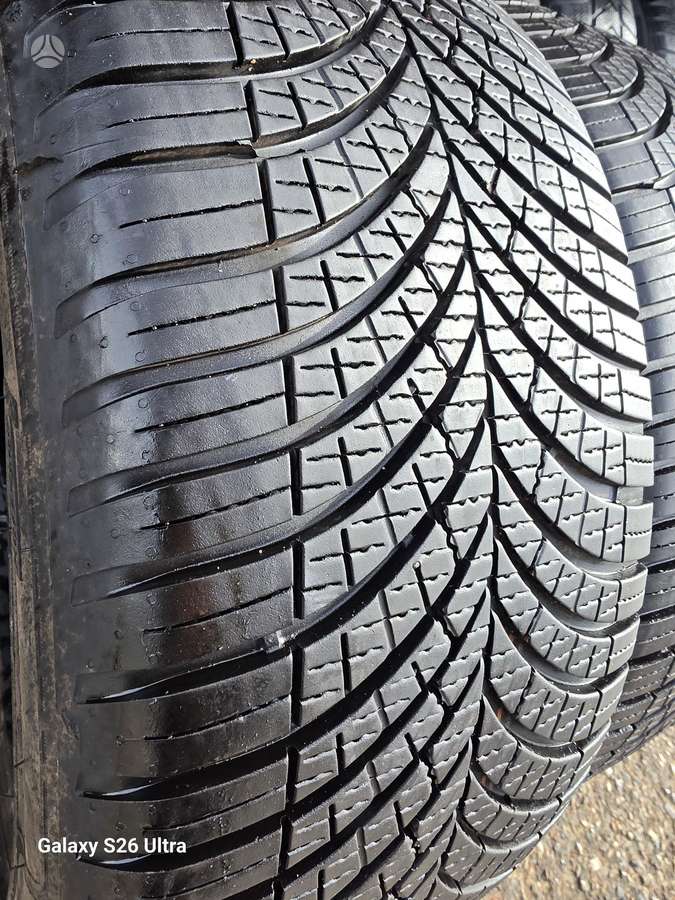 Goodyear Vector 4seasons, всесезонные 235/45 R18