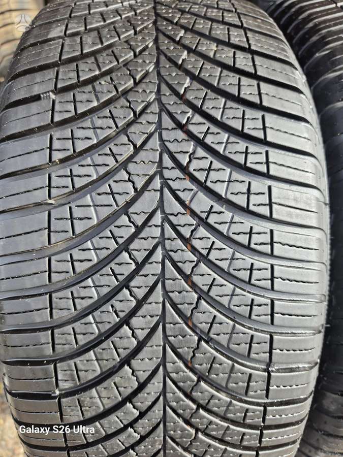 Goodyear Vector 4seasons, всесезонные 235/45 R18