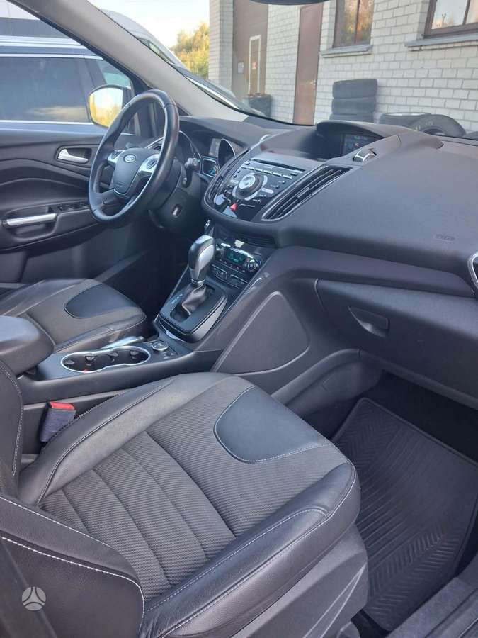 Ford Kuga, Внедорожник / Кроссовер