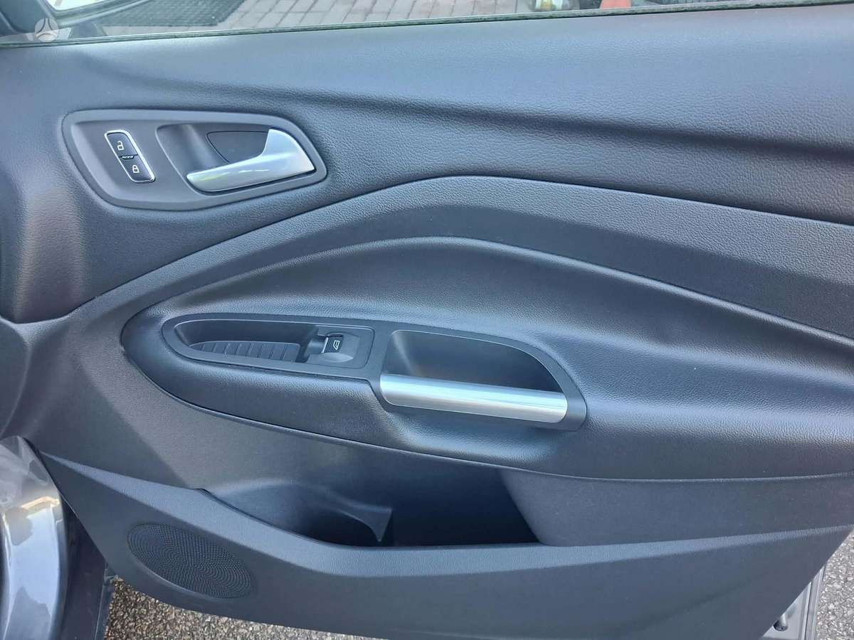 Ford Kuga, Внедорожник / Кроссовер