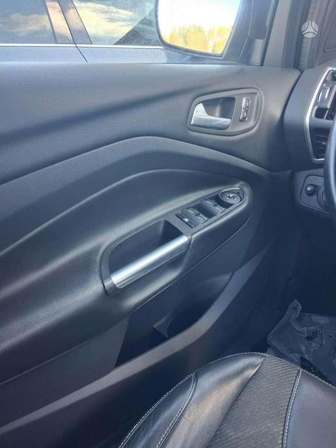 Ford Kuga, Внедорожник / Кроссовер