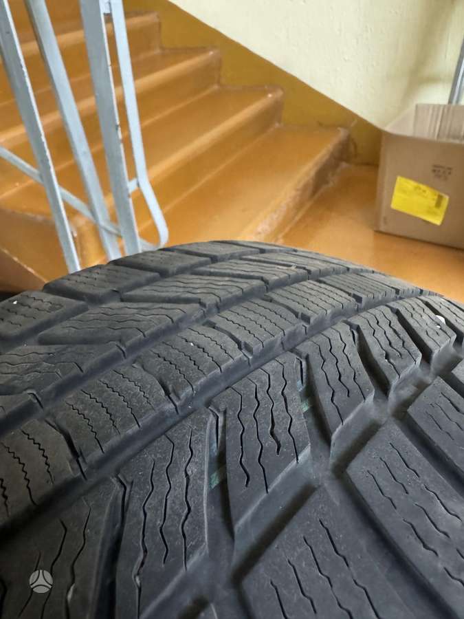 Continental, žieminės 225/40 R18