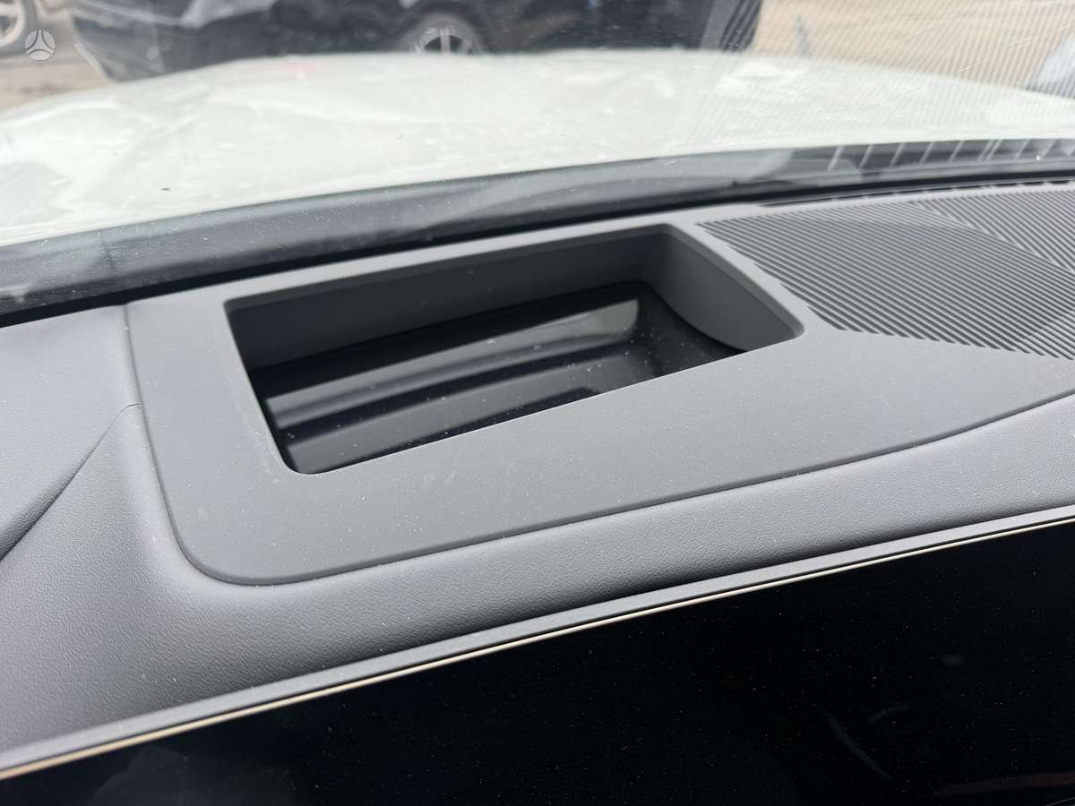 BMW i5, sedanas