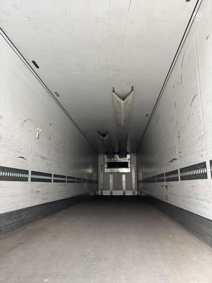Schmitz 7 cm. Carrier Vector 1550, refrigerated