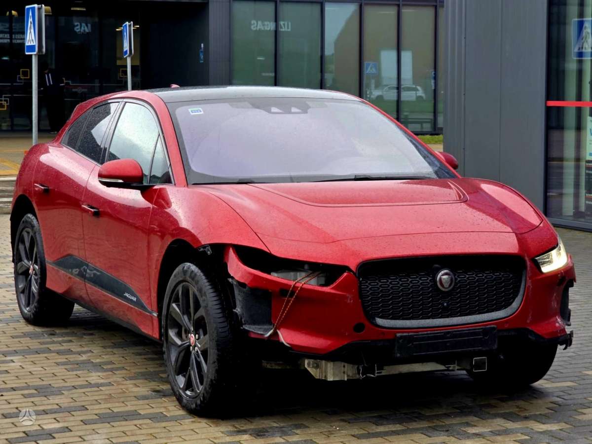 Jaguar I-Pace, off-road / crossover