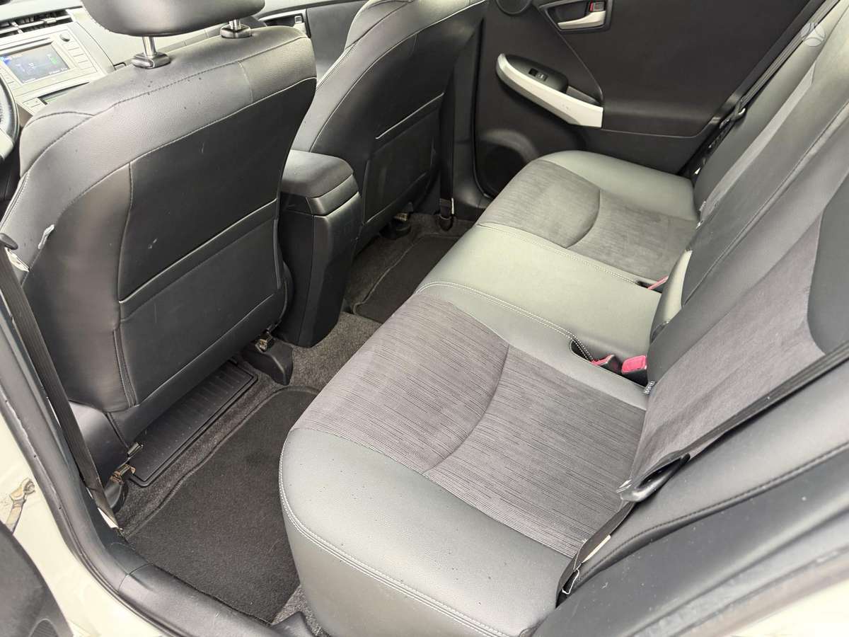Toyota Prius, 1.8 l., hatchback