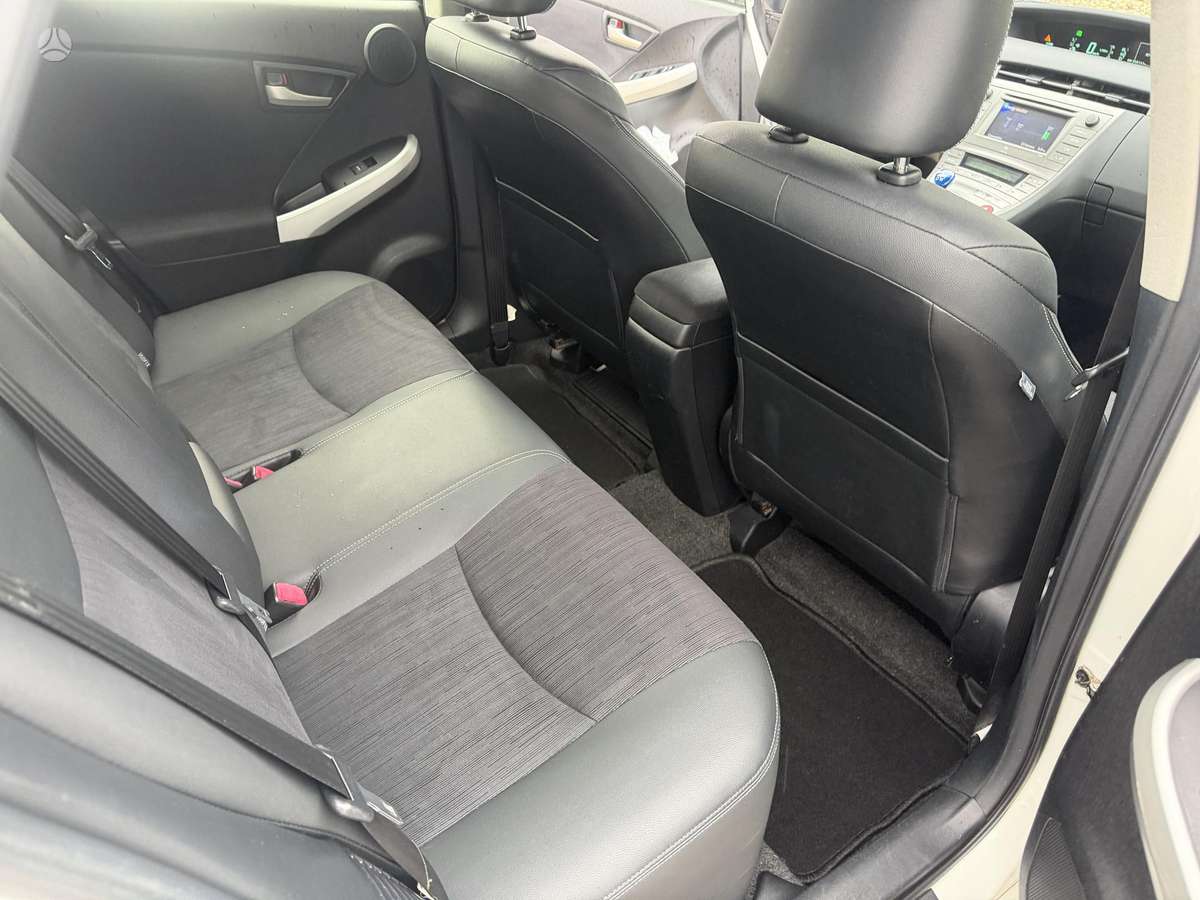 Toyota Prius, 1.8 l., hatchback