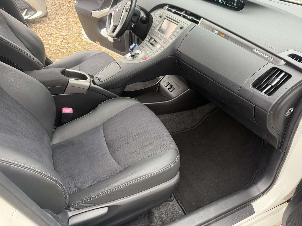 Toyota Prius, 1.8 l., hatchback