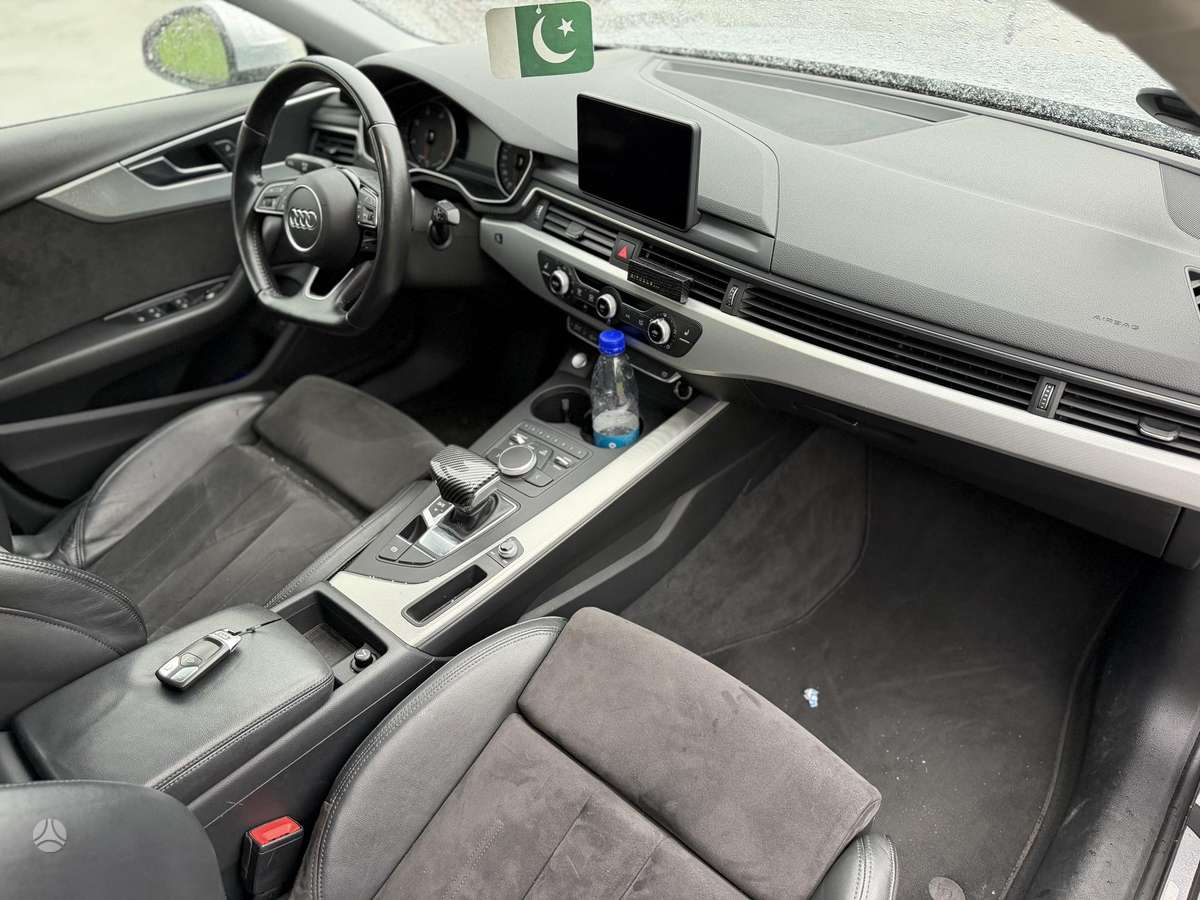Audi A4, 2.0 l., saloon / sedan