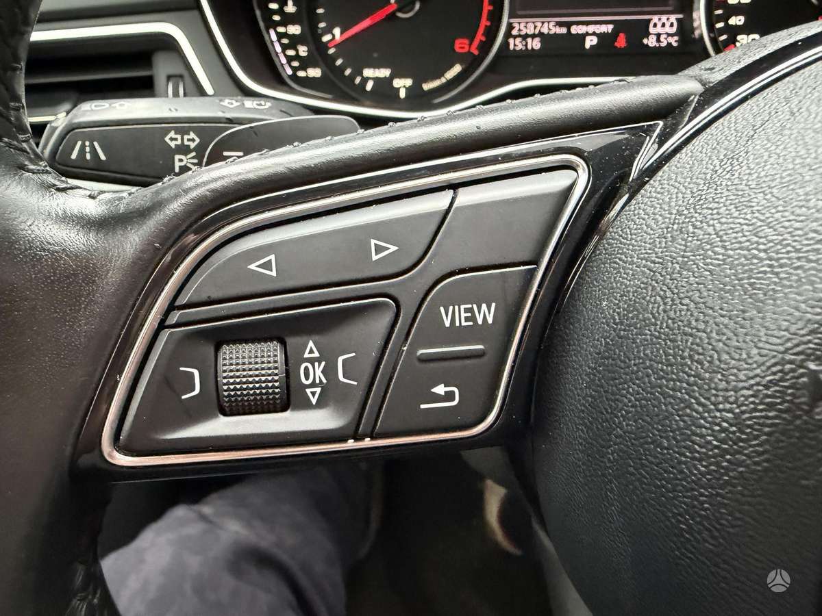 Audi A4, 2.0 l., saloon / sedan