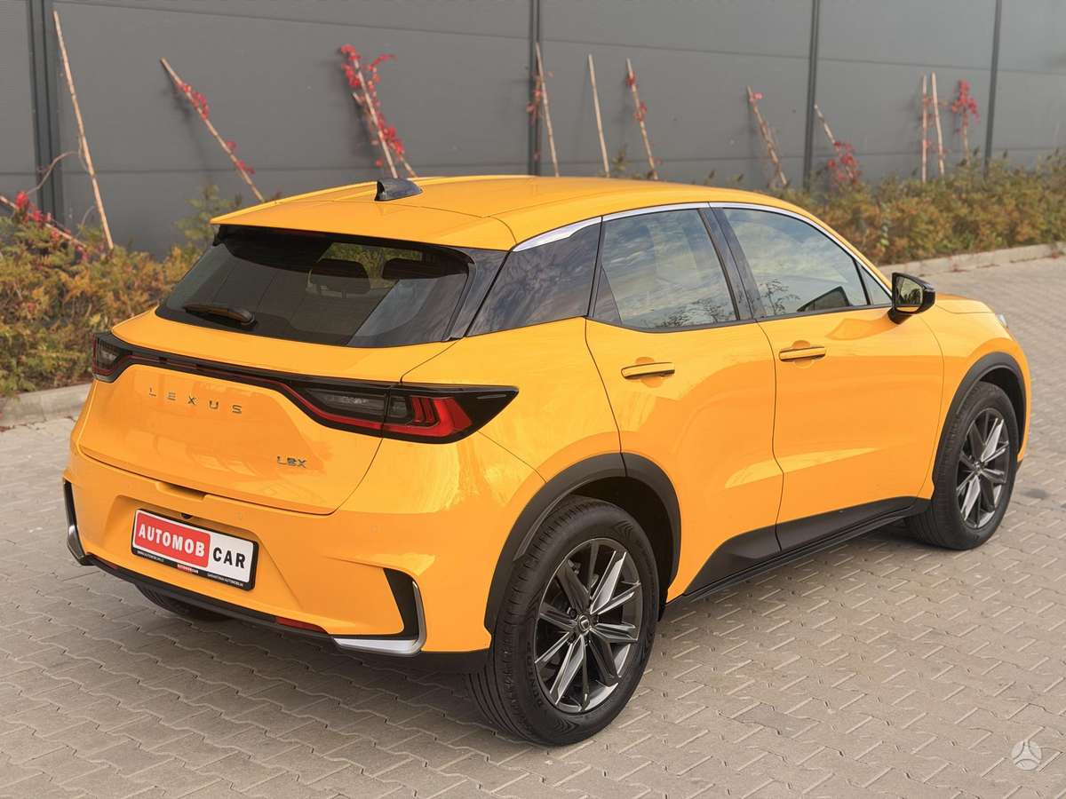 Lexus LBX, off-road / crossover