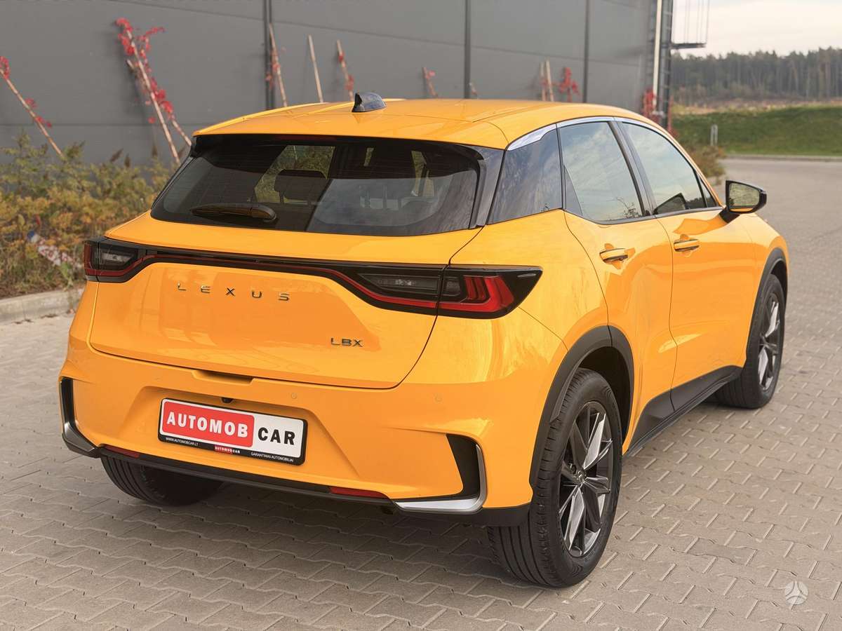 Lexus LBX, off-road / crossover