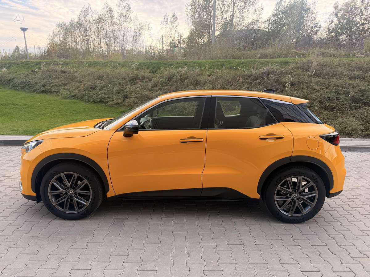 Lexus LBX, off-road / crossover
