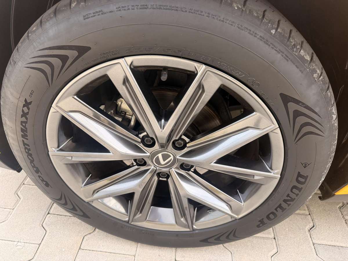 Lexus LBX, off-road / crossover