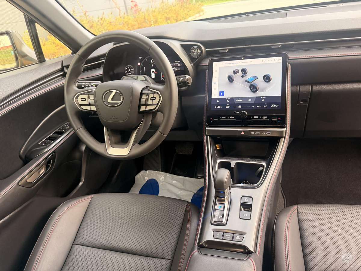 Lexus LBX, off-road / crossover
