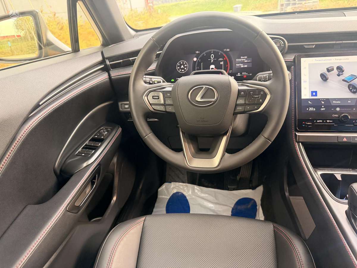 Lexus LBX, off-road / crossover