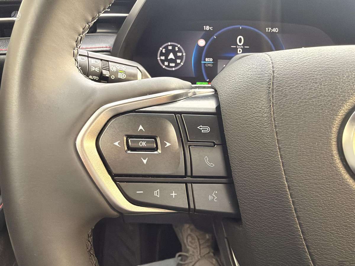 Lexus LBX, off-road / crossover