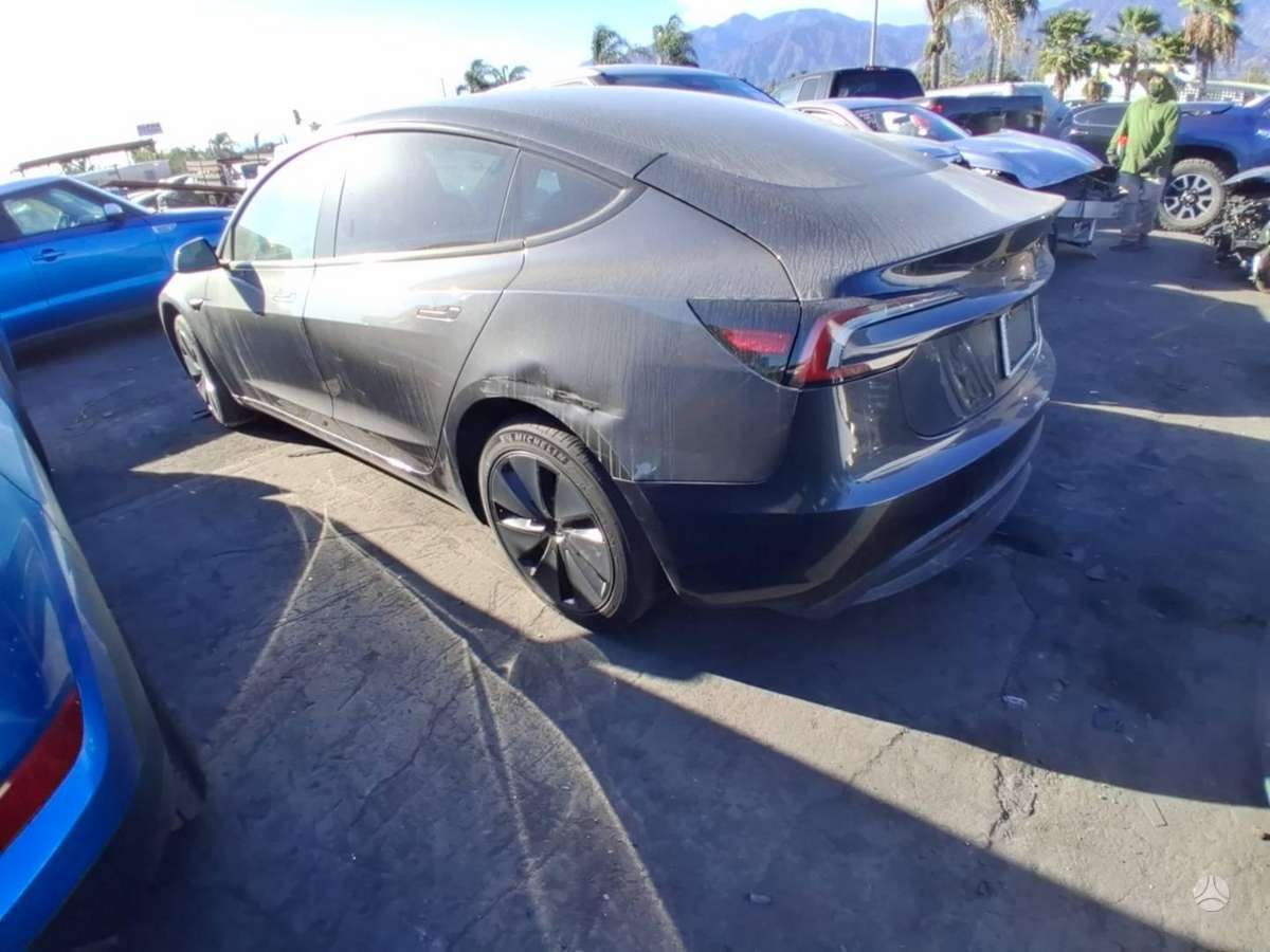 Tesla Model 3, hatchback