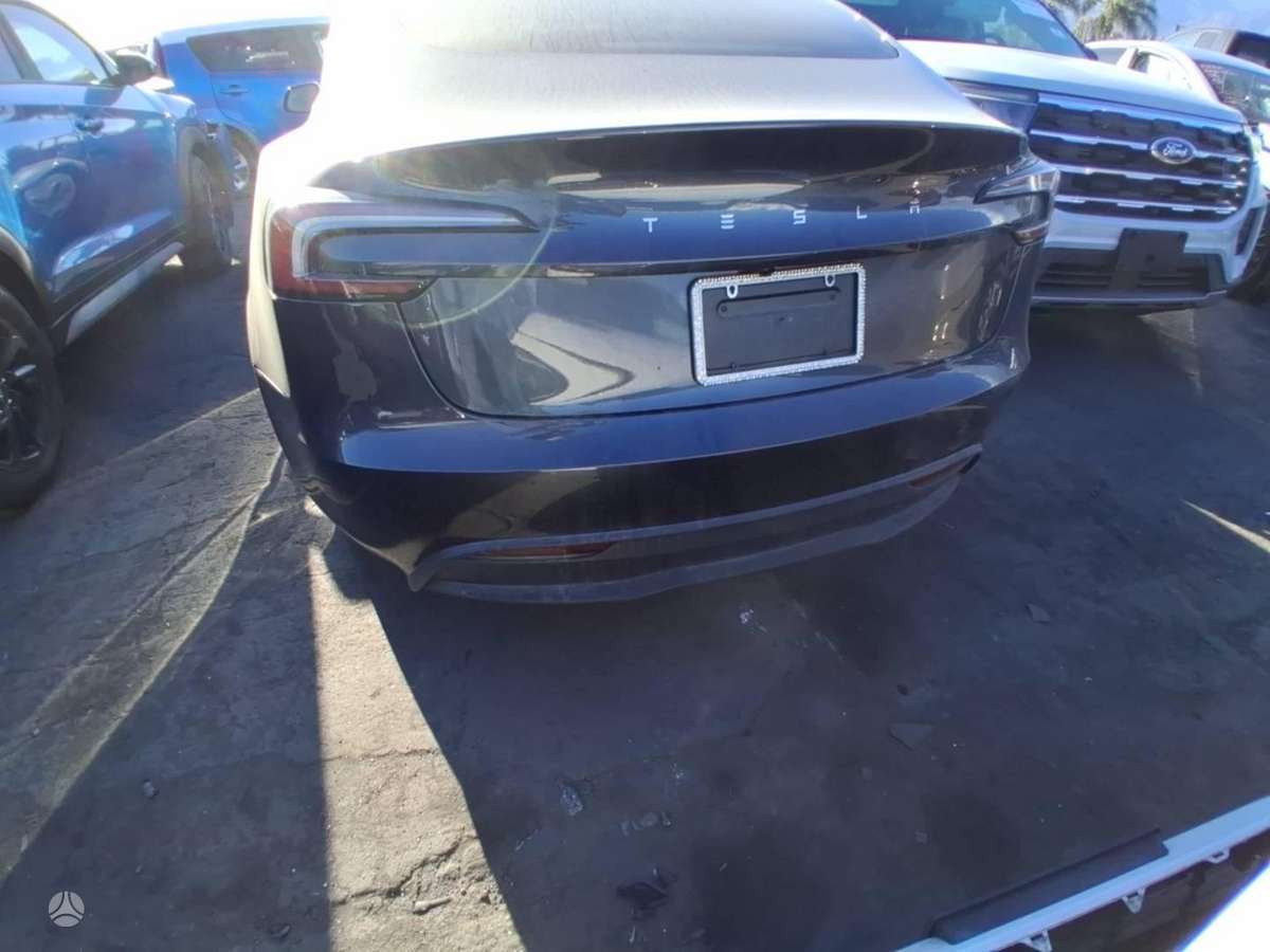 Tesla Model 3, hatchback