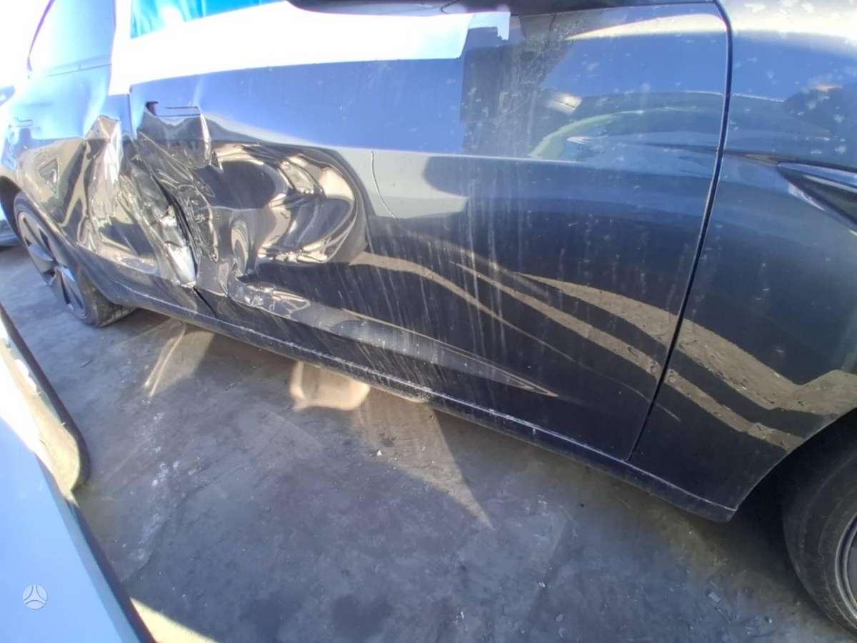 Tesla Model 3, hatchback