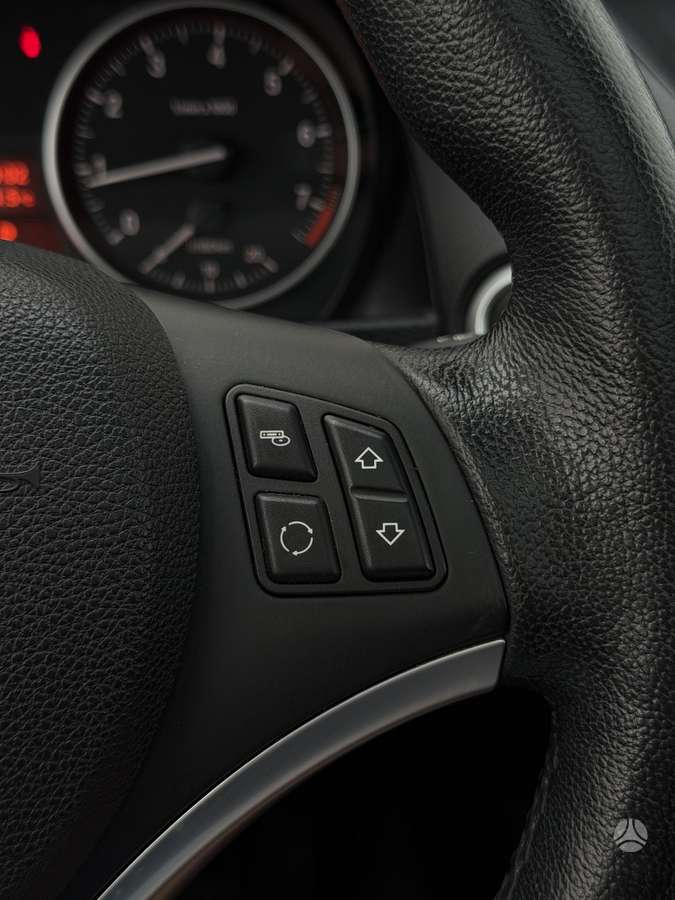 BMW X1, 2.0 l., Внедорожник / Кроссовер
