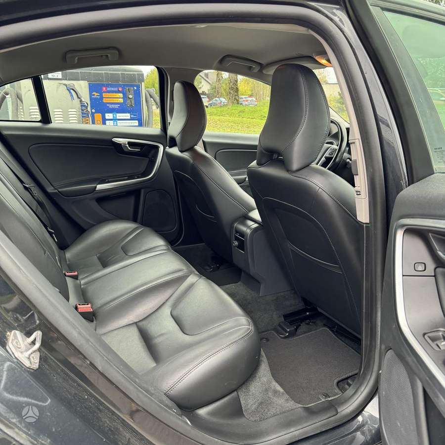 Volvo S60, 2.0 l., Седан