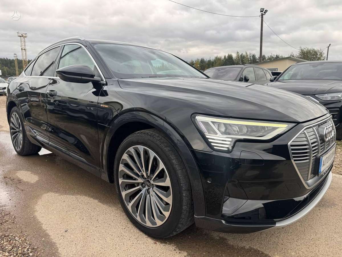 Audi e-tron Sportback, off-road / crossover