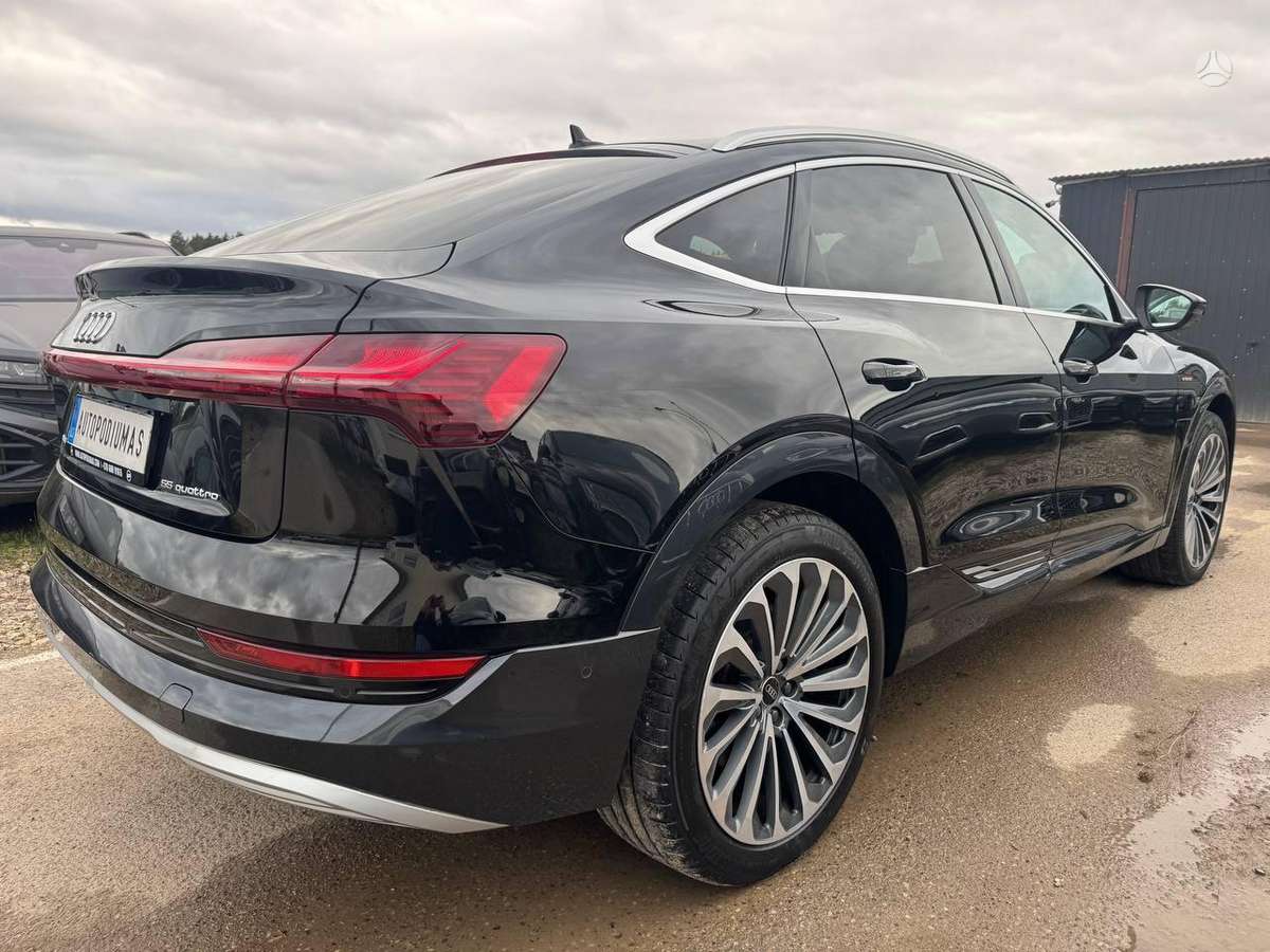 Audi e-tron Sportback, off-road / crossover