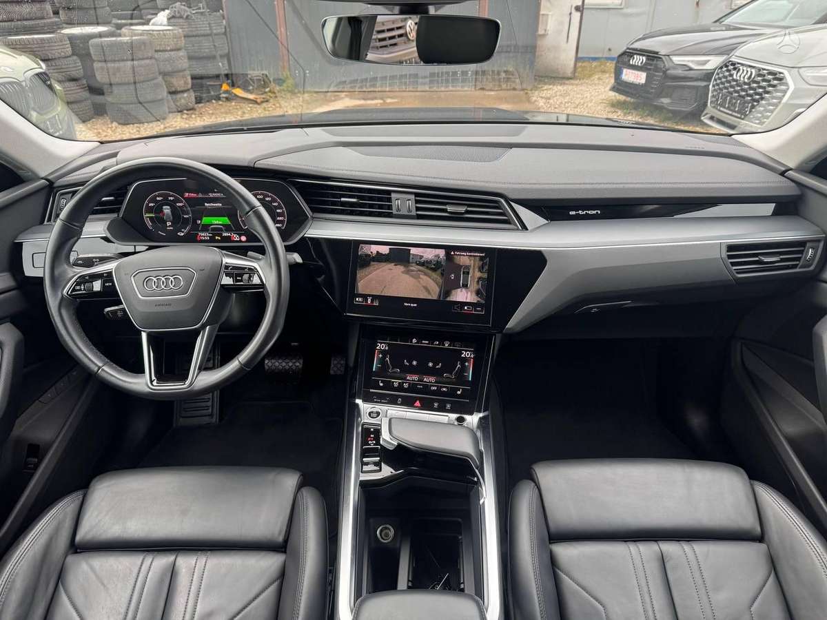 Audi e-tron Sportback, off-road / crossover